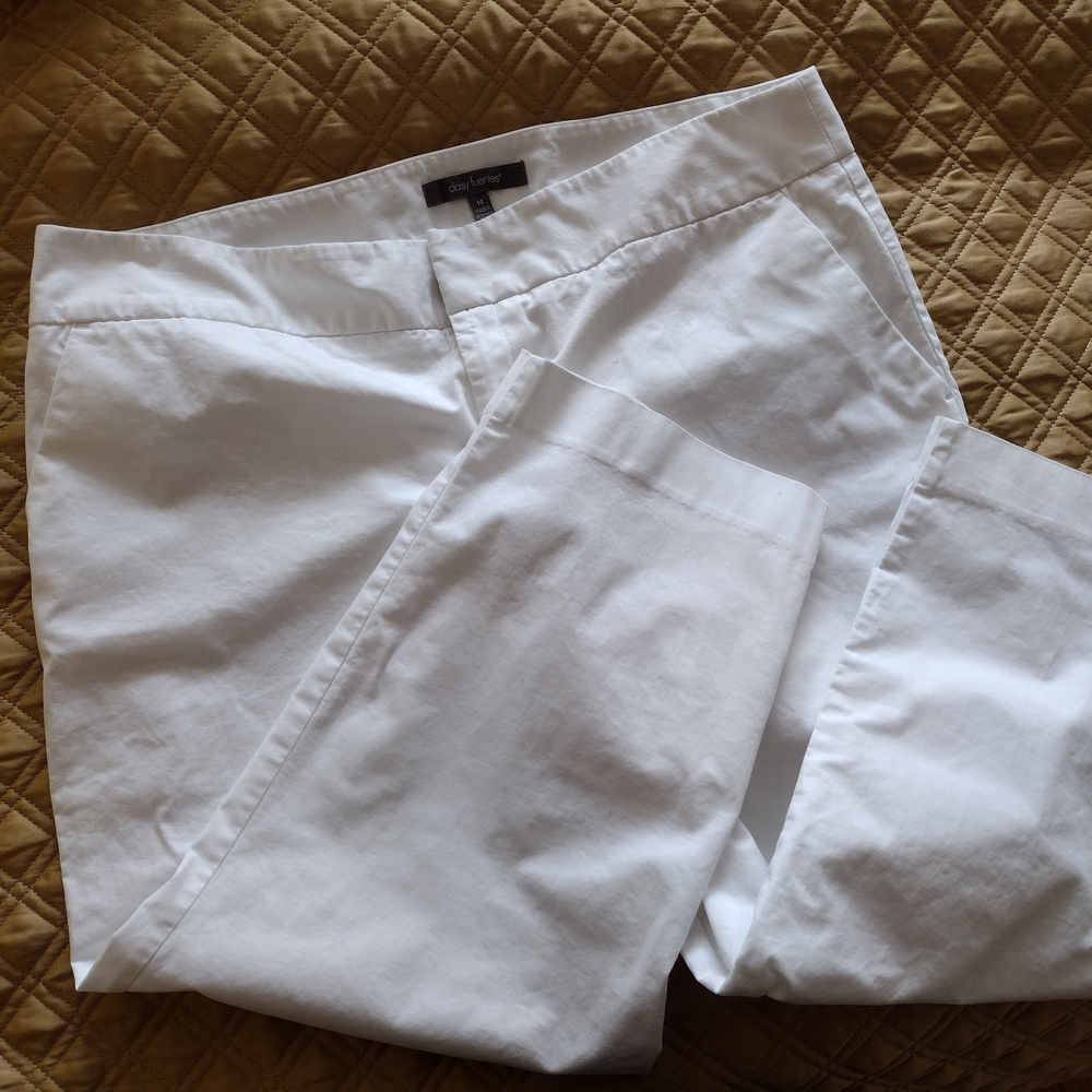 3/$30 Daisy Fuentes White Women's Capri Pants